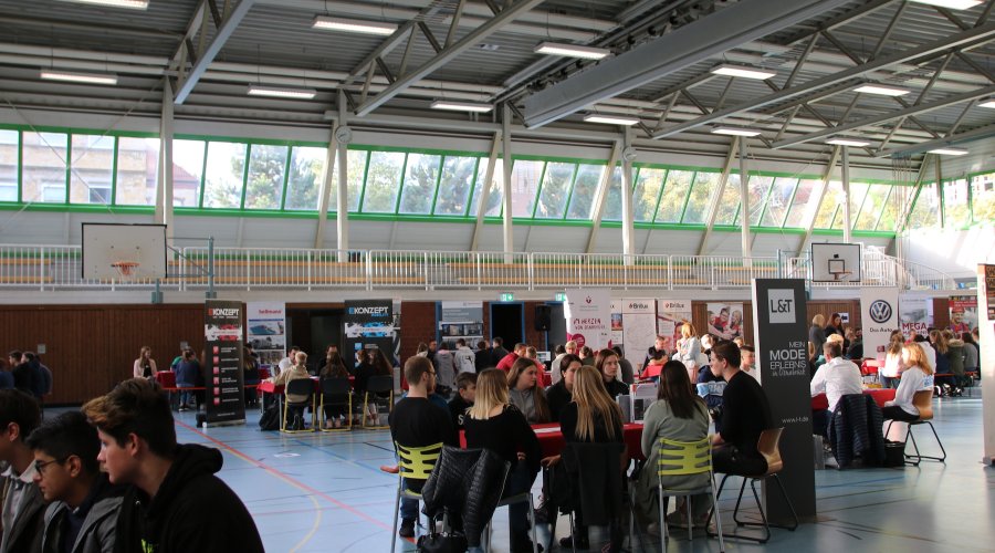 BOT Domschule 2019 Sporthalle